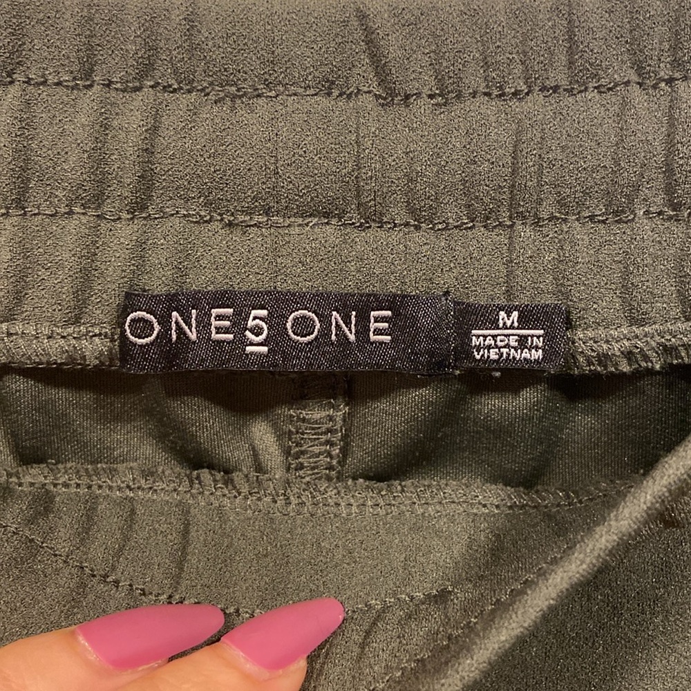 Green pants - Picture 3 of 5